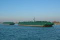 2 chiatte su canale navigabile 01